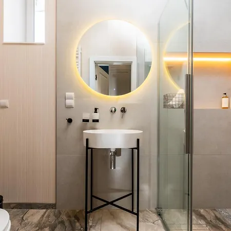 아파트 Lovely Toghether In One Offer Groups Families Parking Ac Wifi Jacuzzi 크라쿠프