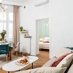 6 Toghether In One Offer Groups Families Parking Ac Wifi Jacuzzi Διαμέρισμα *