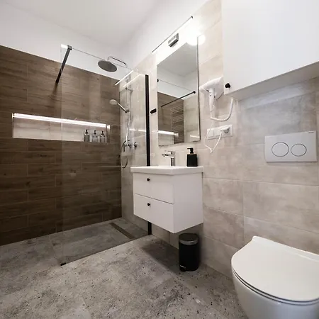 Lejlighed Lovely Toghether In One Offer Groups Families Parking Ac Wifi Jacuzzi