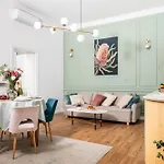 6 Toghether In One Offer Groups Families Parking Ac Wifi Jacuzzi Apartment Krakau